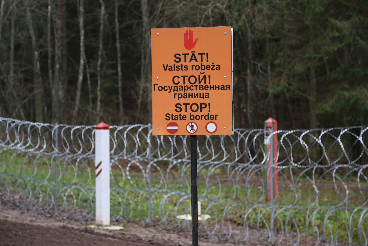 Media: Latvia starts digging anti-tank ditch near border with Russia - Kyiv Independent