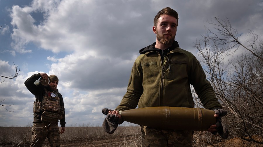 Russia seizes on final window before US weapons fortify Ukraine's front lines - Yahoo! Voices