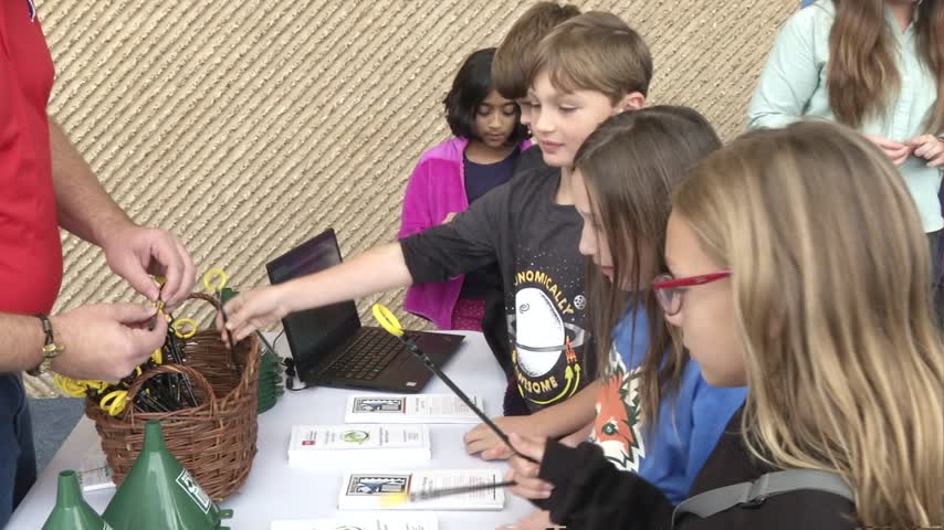 Tennessee Aquarium teaches kids about recycling oil and plastics - WDEF News 12
