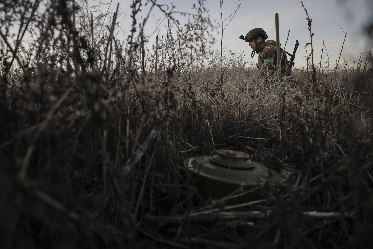 Can Ukraine's Deadly Land Mines Approved by Biden Stop Russian Advancement? - Newsweek