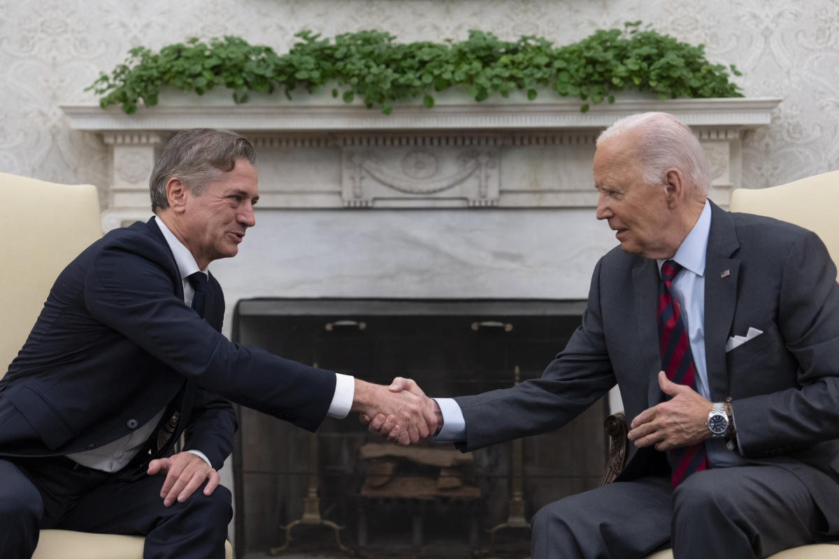 Biden heaps praise on Slovenia PM for aiding release of Americans in major US-Russia prisoner swap - Yahoo! Voices